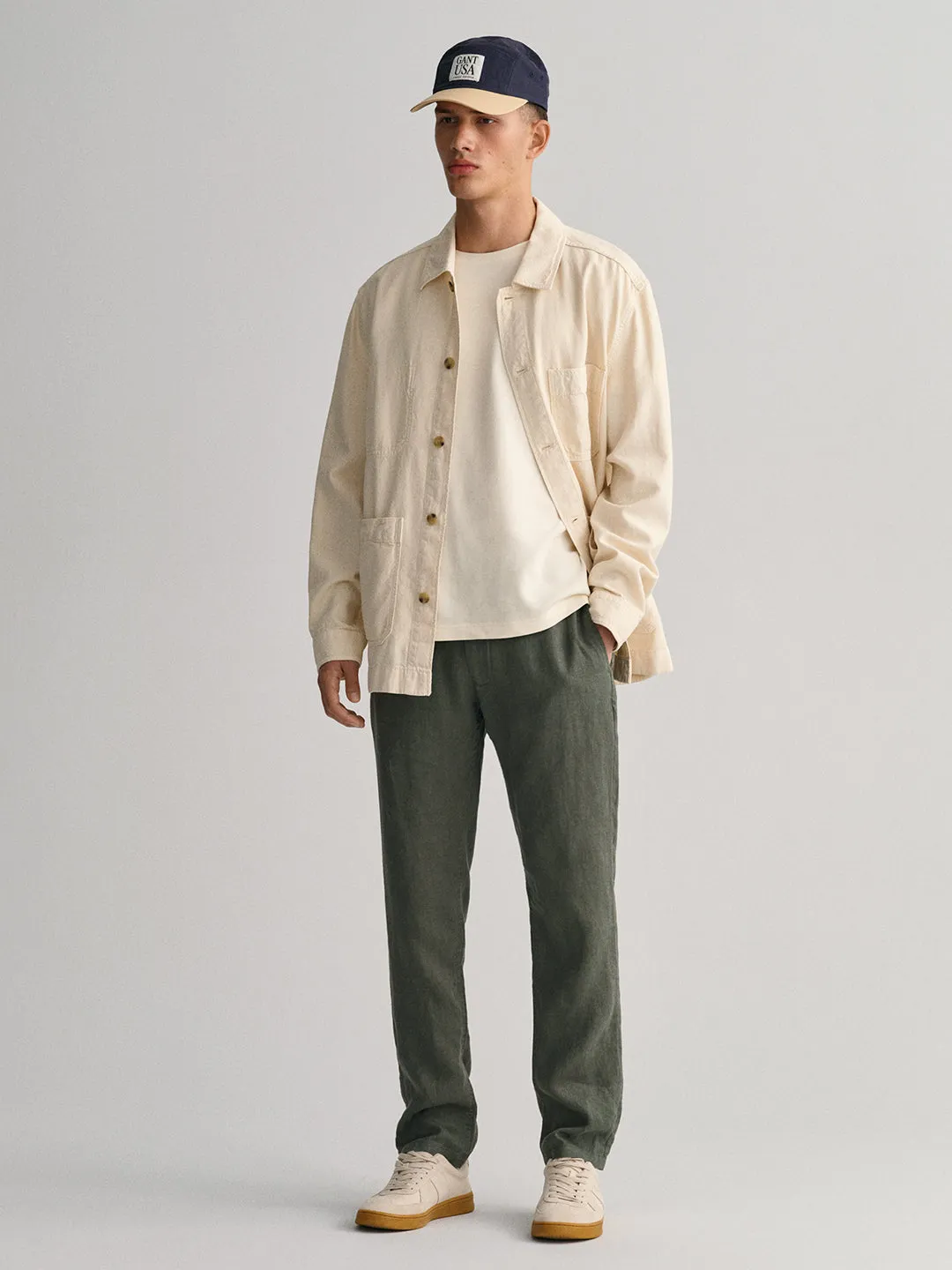 Gant Men Smart Mid-Rise Smart Loose Fit Linen Trousers