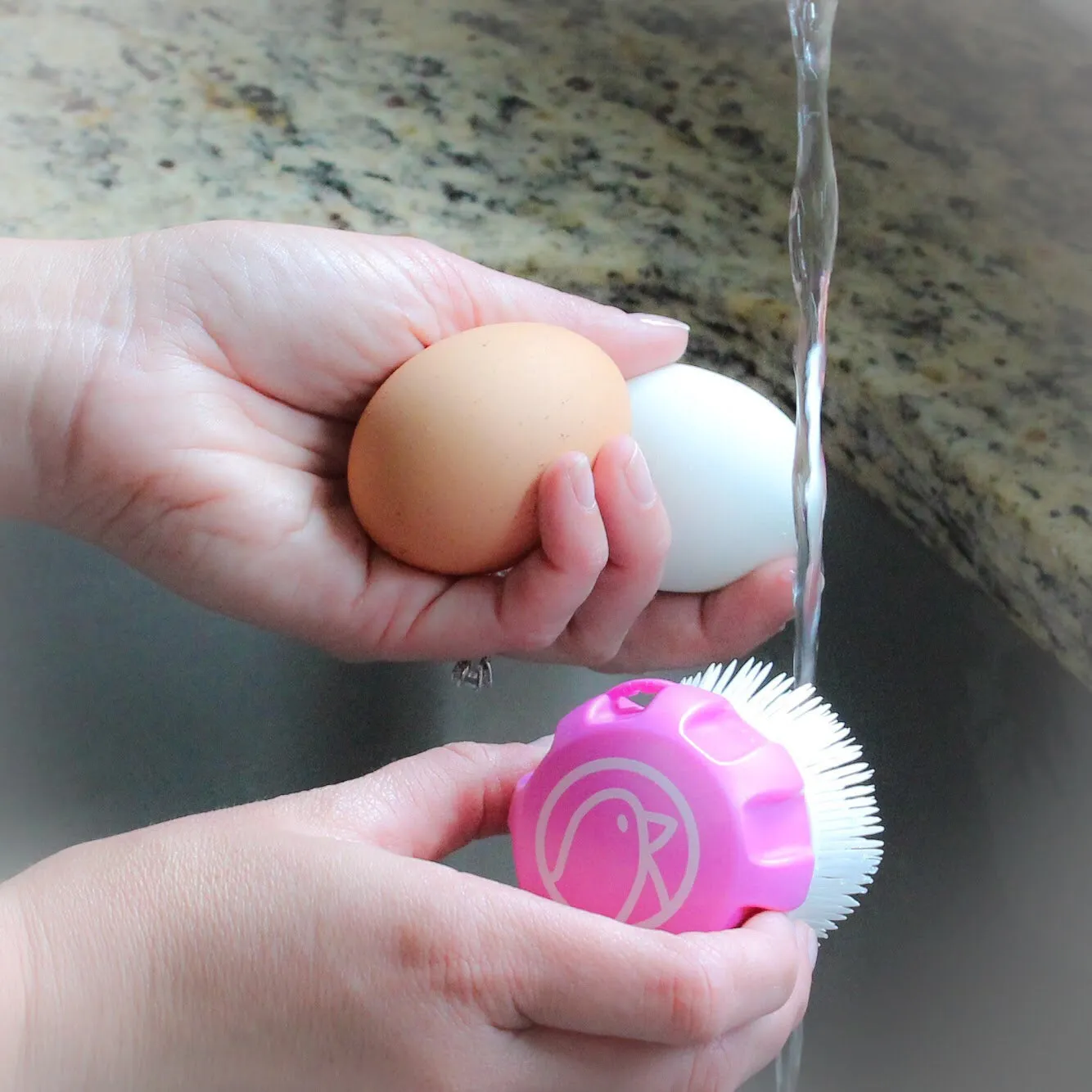 Henny Roo Egg Scrubbie (Blue)