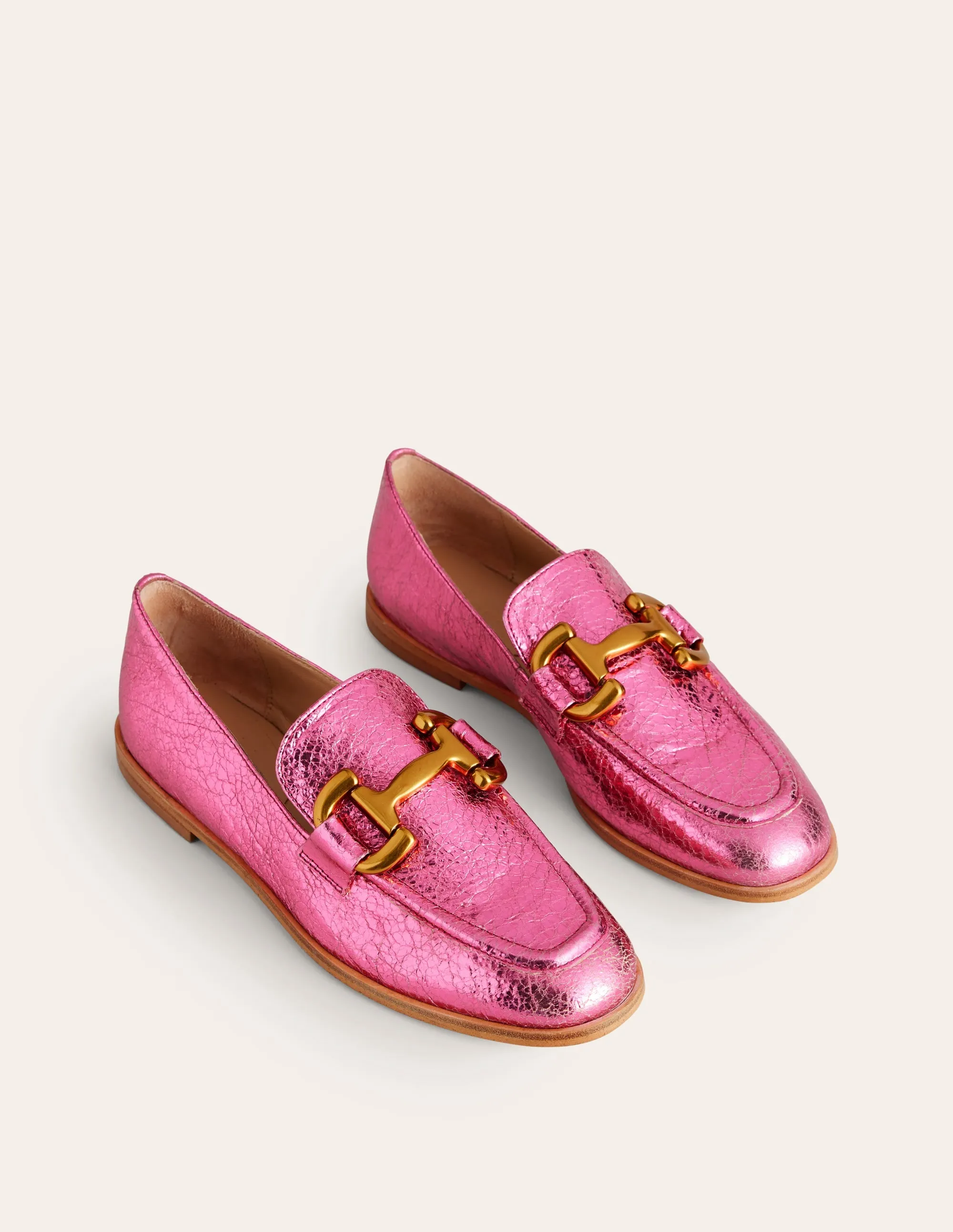 Iris Loafer mit Trensendetail-Leuchtendes Pink Metallic-Leder