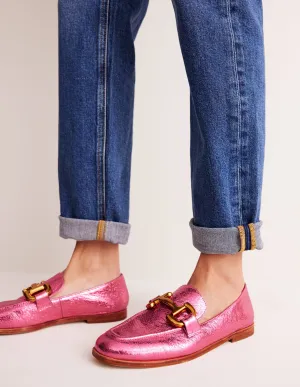 Iris Loafer mit Trensendetail-Leuchtendes Pink Metallic-Leder