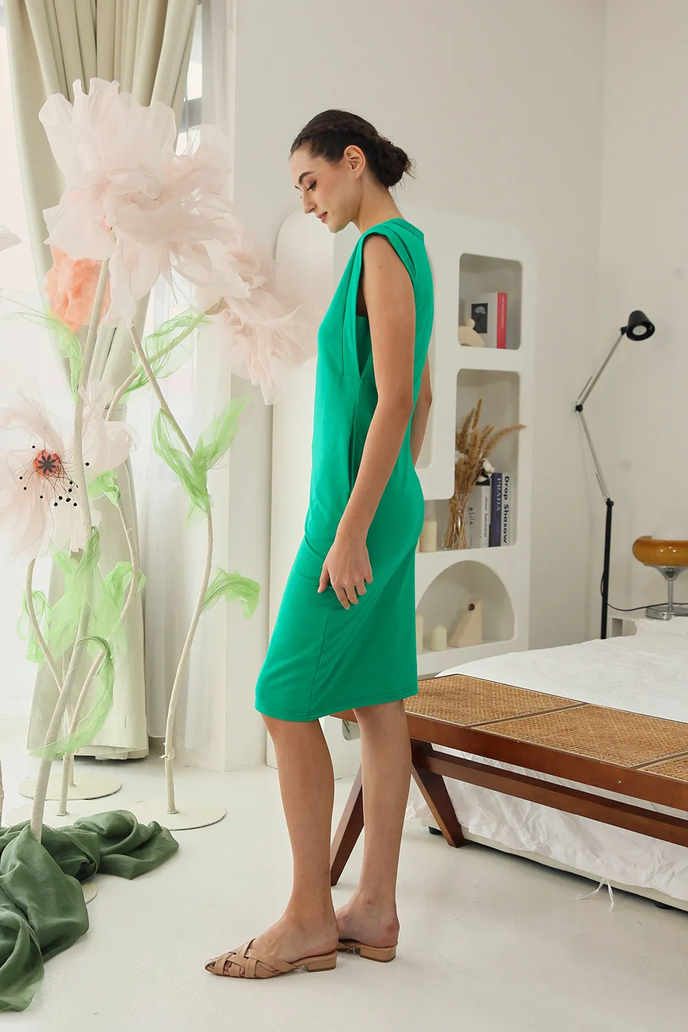 Karlotta Sleeveless Fitted Dress in Green