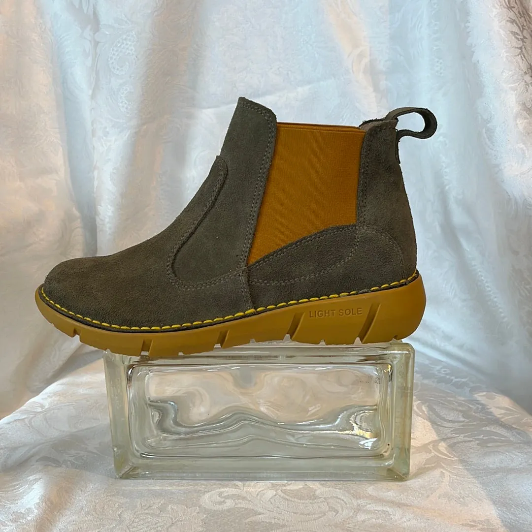 NASSIMA OLBA KHAKI SUEDE