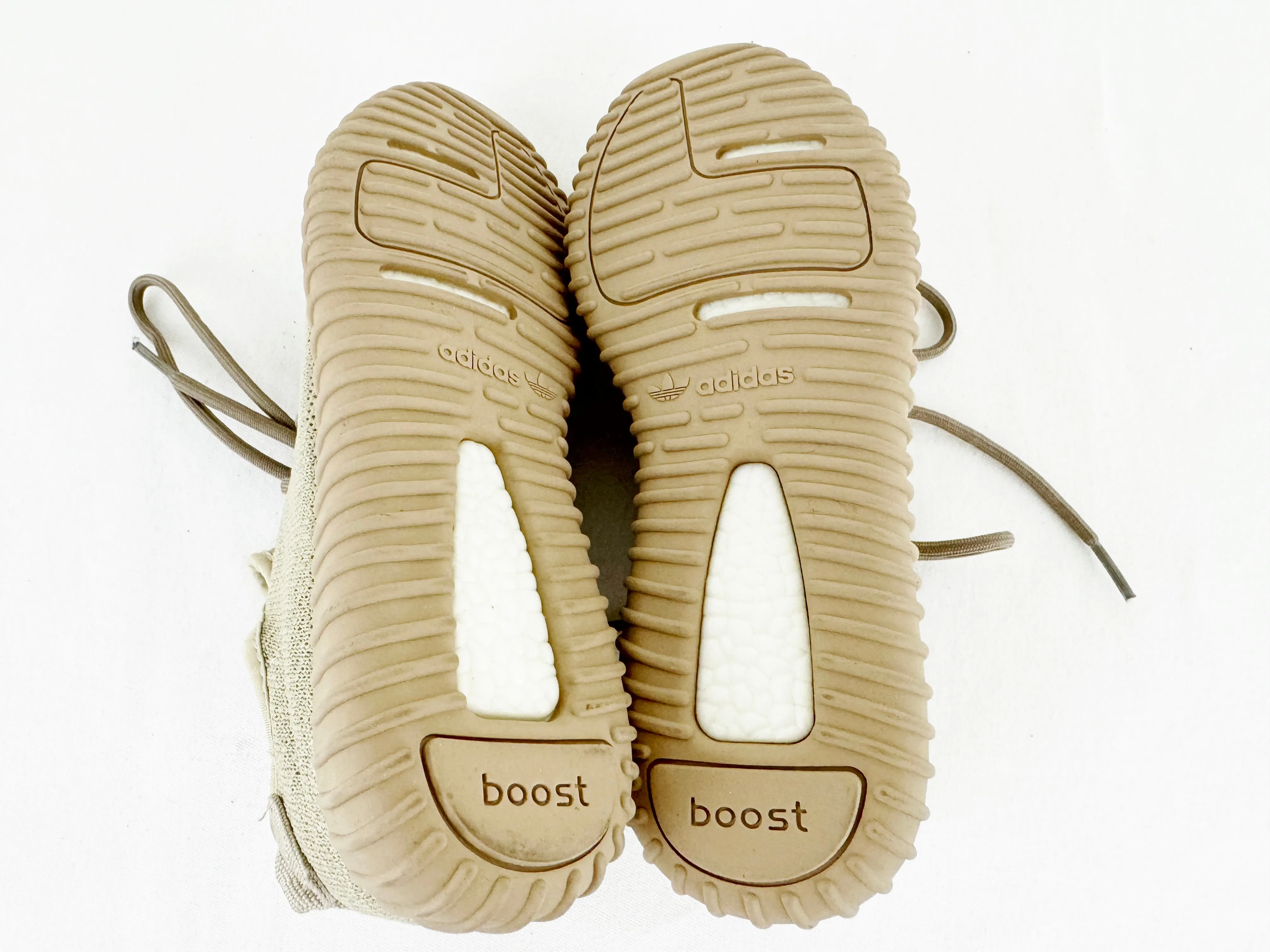 NEW Adidad Yeezy Sneakers Size 7.5