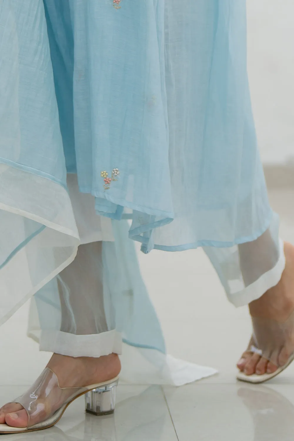 Resham Embroidered Blue & Ivory Kurta Set In Handwoven Chanderi
