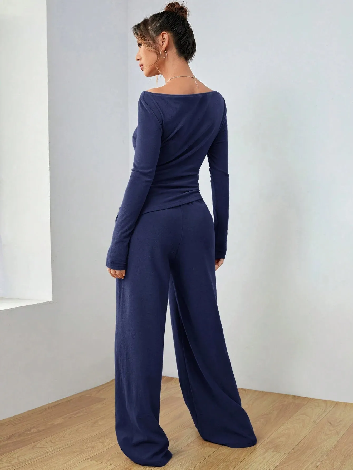 Sophisticated Solid Two-Piece Set with Long Sleeve Top and Wide-Leg Pants