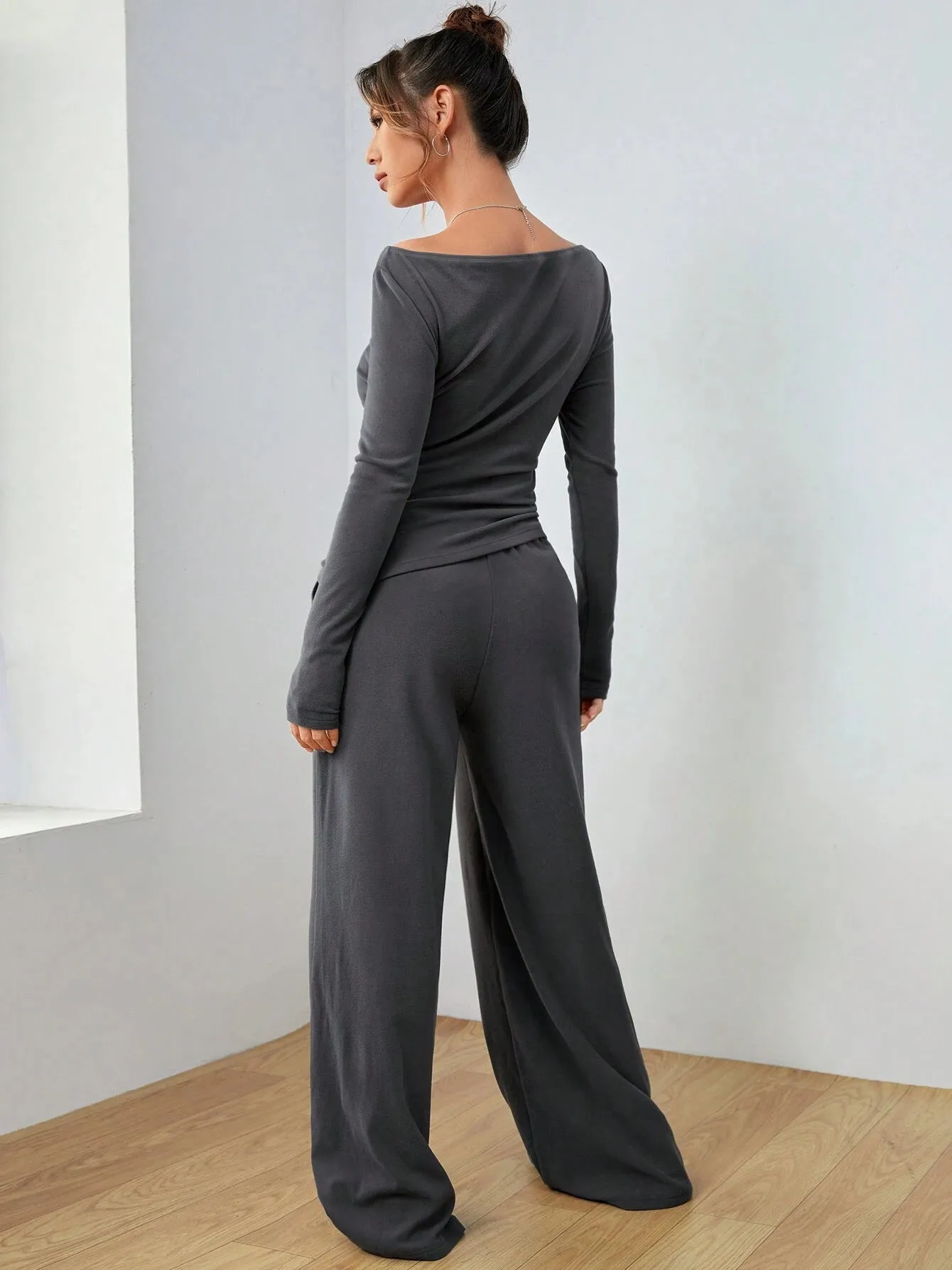 Sophisticated Solid Two-Piece Set with Long Sleeve Top and Wide-Leg Pants